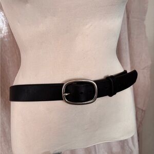 Duluth Trading Co Black Belt with Silver Buckle